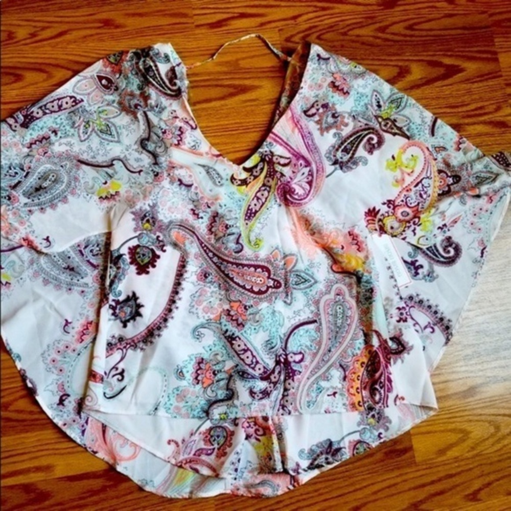 Bisou Bisou Handkerchief Paisley Flowy small Brand New Pastel V Neck shi…